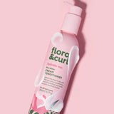 Crémeux à souhait, Rose Water Cream Conditioner est un après-shampoing pour cheveux secs. Contient des huiles de Coco, Avocat, Olive et du beurre de Karité.