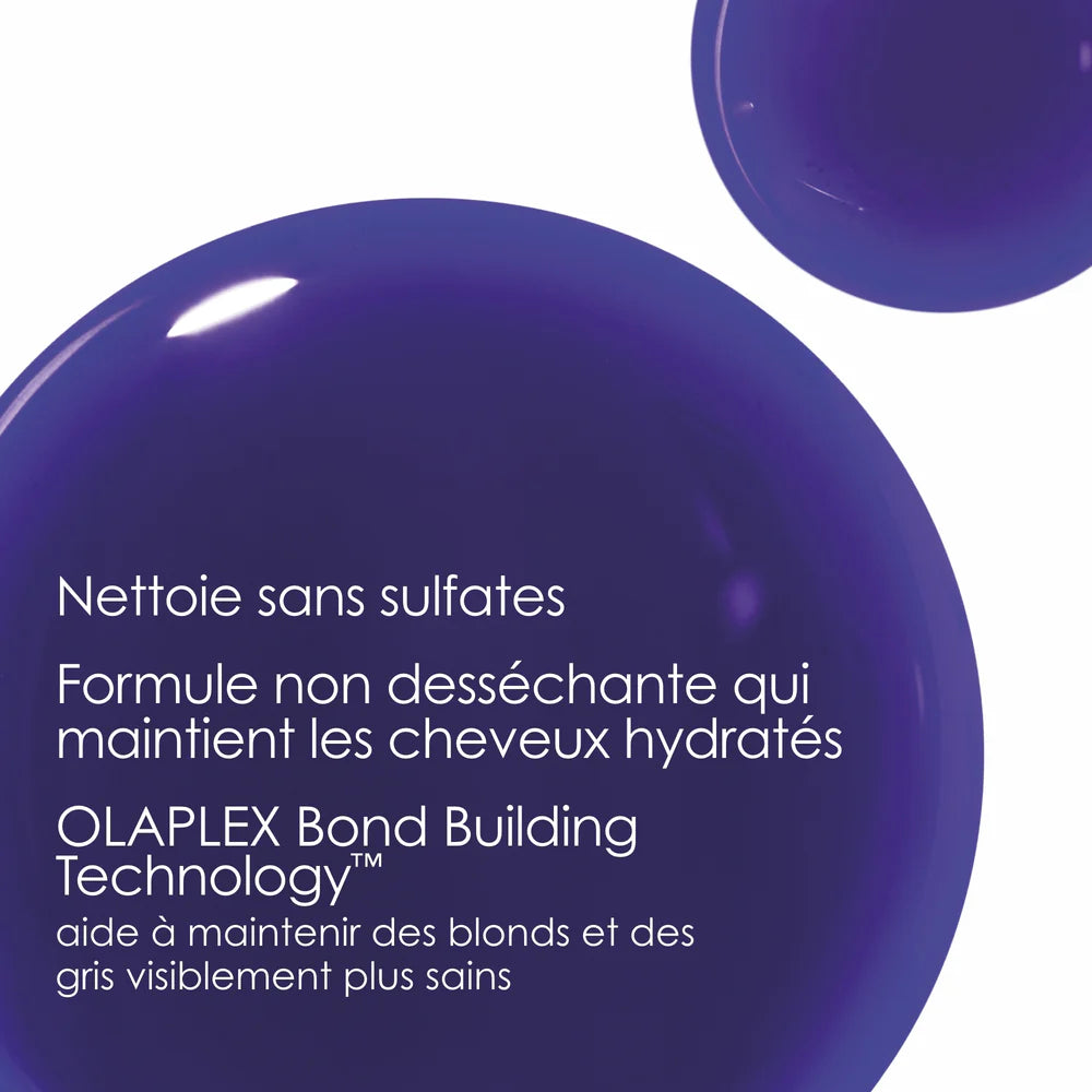 Olaplex nº4P Blonde Enhancer Toning Shampoo est un shampooing violet hautement concentré pour purifier, tonifier et réparer les cheveux blonds, décolorés / gris
