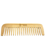 Notre Peigne à Dents Larges démêle en douceur tous les types de cheveux. Fabriqué en bois de bambou, très joli et résistant, y compris dans les pièces humides !