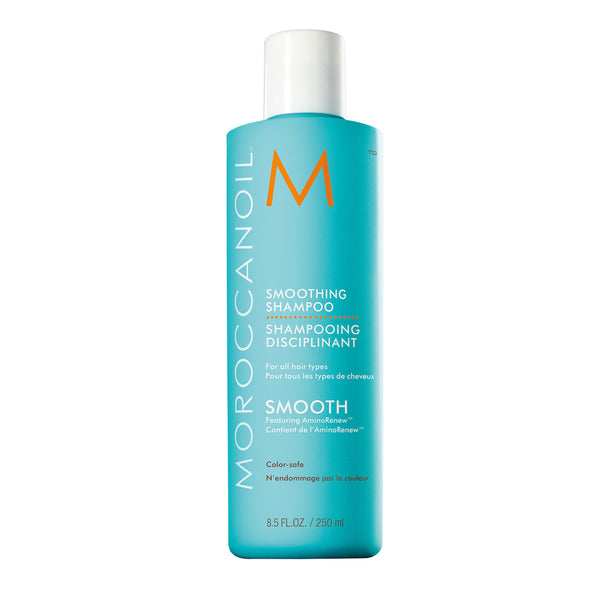 Le Smoothing Shampoo de Moroccanoil laisse vos cheveux lisses, souples, faciles à coiffer. Ce shampoing permet aussi de rétablir la structure naturelle des cheveux.