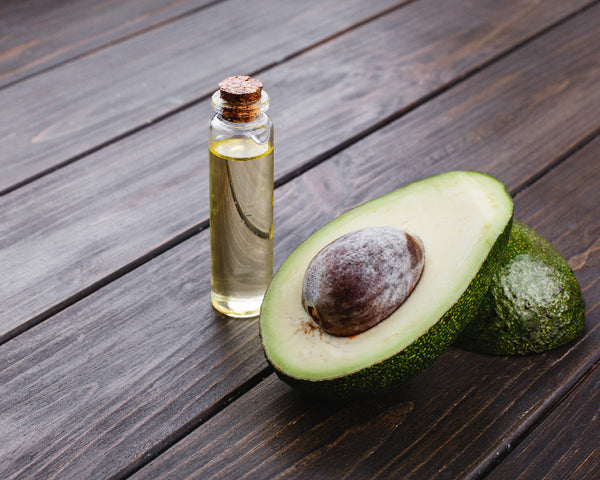 Huiles et cheveux naturels : le guide