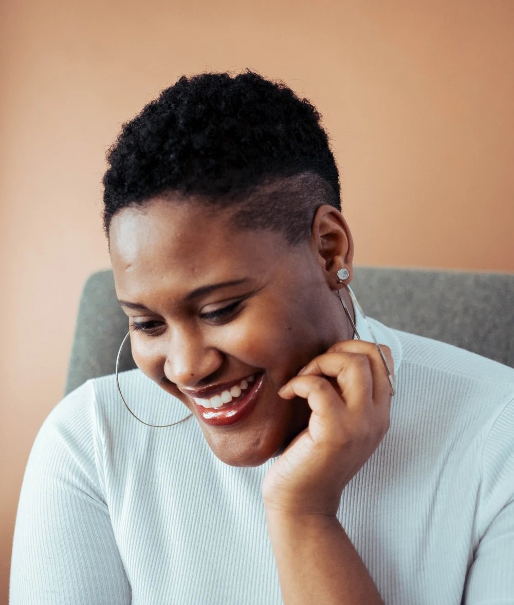 5 idées pour styler ses cheveux afro courts - Colorful Black