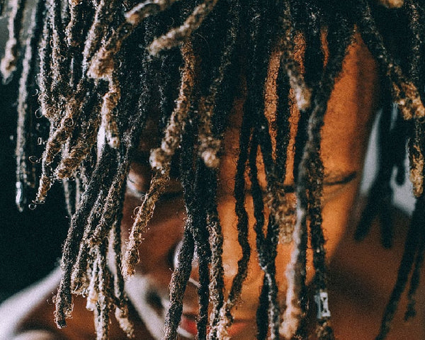 Les locks : une coiffure naturelle !