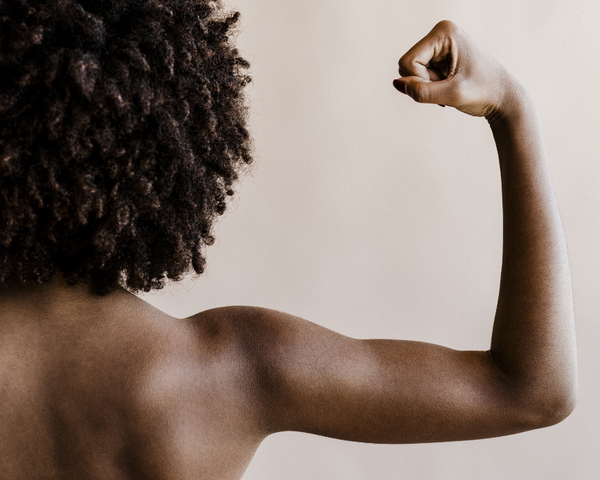 Comment prendre soin de ses cheveux crépus en transition ?