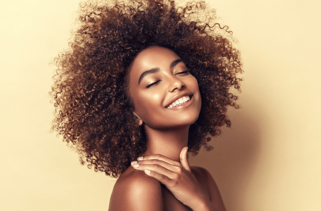 Quel masque choisir pour les cheveux bouclés / frisés / crépus ? - Colorful Black