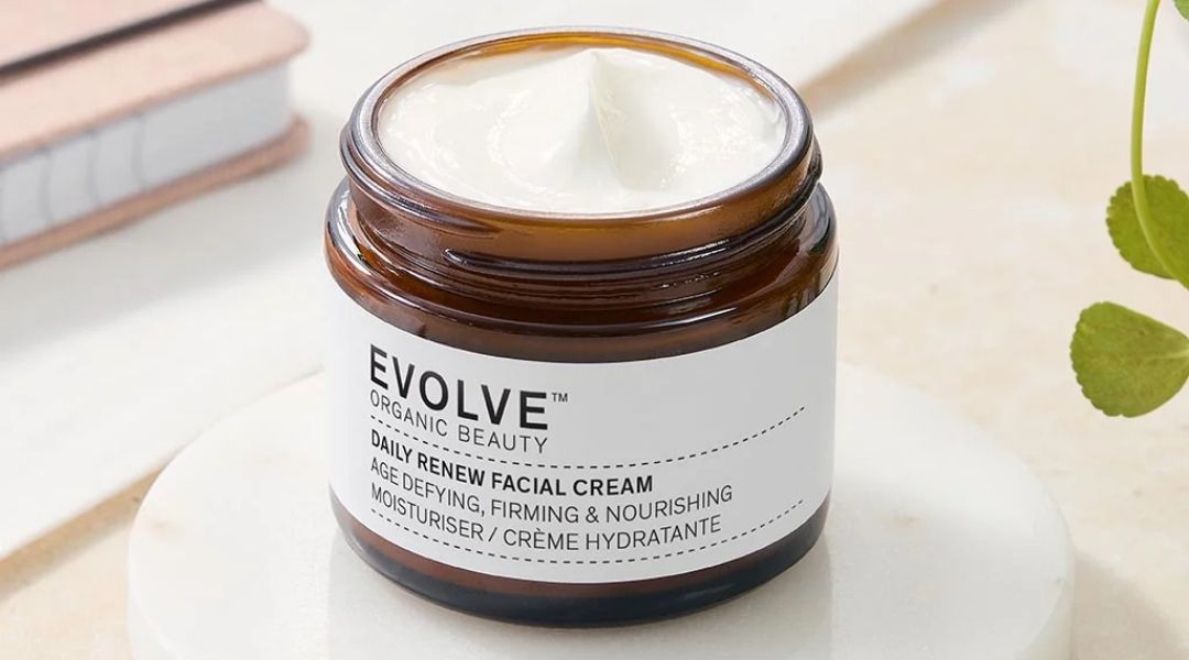 Routine de soins visage avec la marque Evolve Organic Beauty - Colorful Black