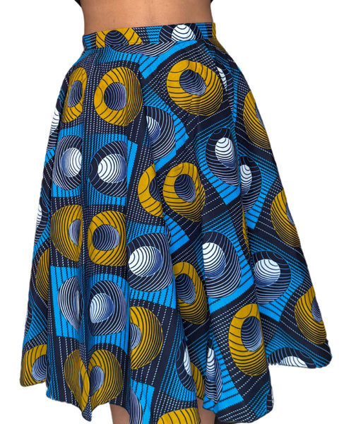 Jupe midi wax graphique bleu, jaune et bleu nuit. Taille haute, 100 % coton, coupe fluide et confection artisanale en France.
