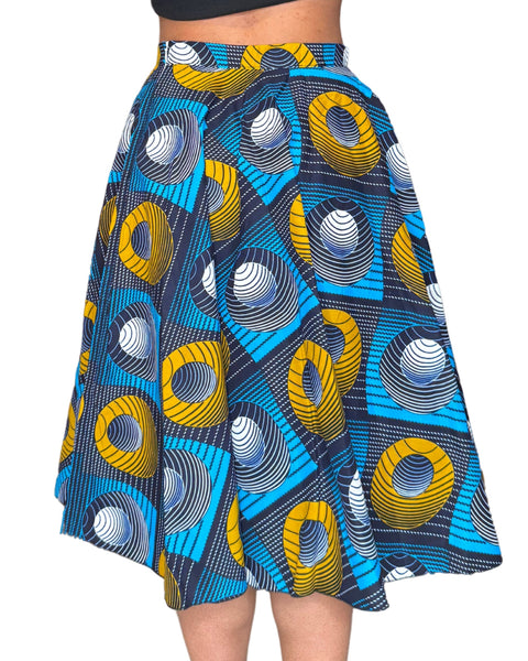 Jupe midi wax graphique bleu, jaune et bleu nuit. Taille haute, 100 % coton, coupe fluide et confection artisanale en France.