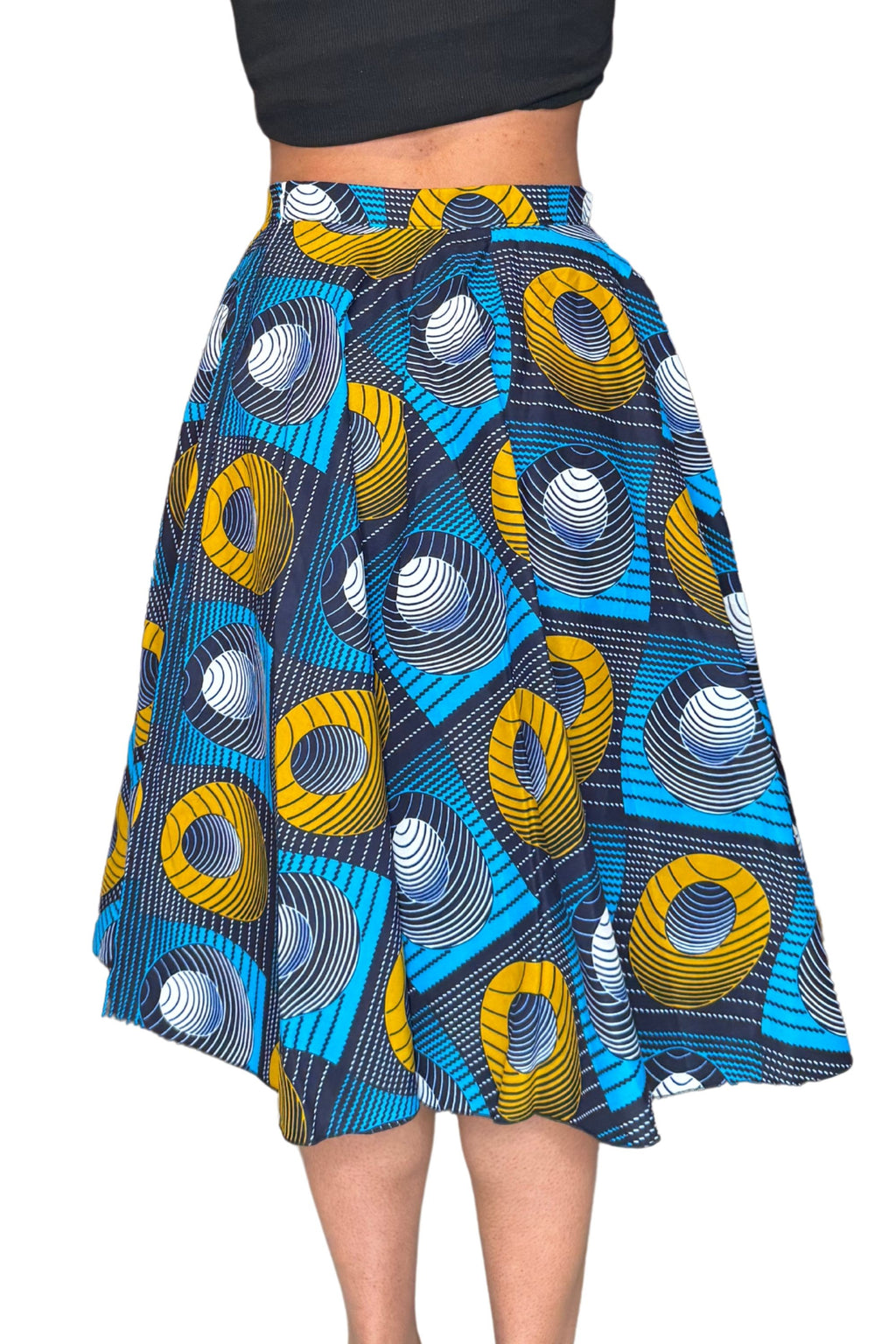 Jupe midi wax graphique bleu, jaune et bleu nuit. Taille haute, 100 % coton, coupe fluide et confection artisanale en France.