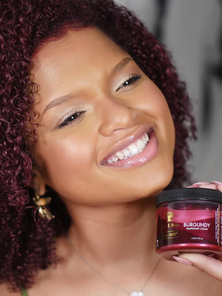 Gelée colorante temporaire Burgundy visible sur cheveux foncés. Hydrate, définit les boucles, sans résidus. Formule vegan, se rince facilement.