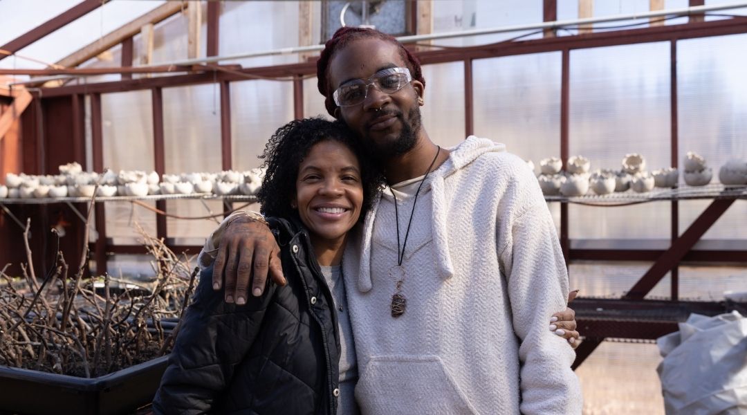 Ecoslay est une marque américaine spécialisée dans les soins pour cheveux bouclés, frisés et crépus, reconnue pour l’efficacité et la qualité de ses formules.