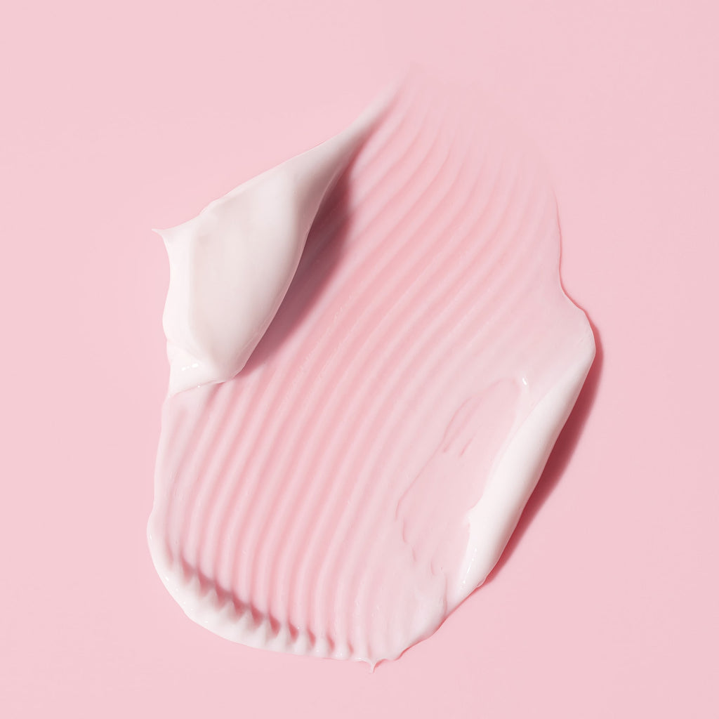 Crémeux à souhait, Rose Water Cream Conditioner est un après-shampoing pour cheveux secs. Contient des huiles de Coco, Avocat, Olive et du beurre de Karité.