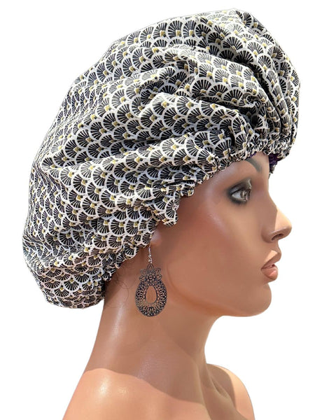 Le Bonnet de Nuit et de Douche Colorful Black est en Satin à l'intérieur (pour ne pas dessécher vos cheveux) et en coton imperméabilisé à l'extérieur. Fabriqué main.