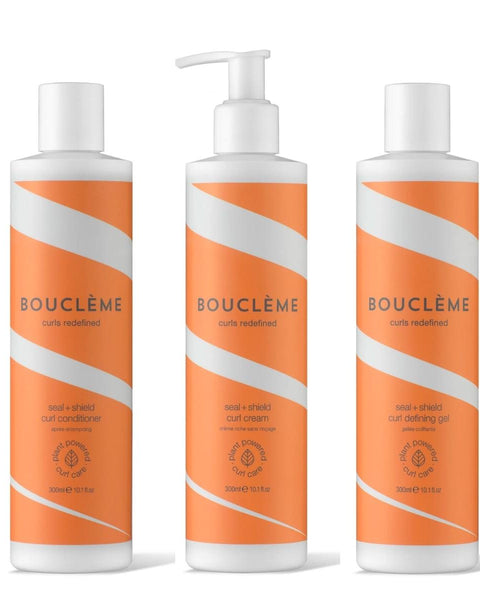 La gamme Seal + Shield permet à vos boucles de rester définies même lorsqu'elles font face à l'humidité. Nous vous proposons ici le pack des 3 produits de la gamme.