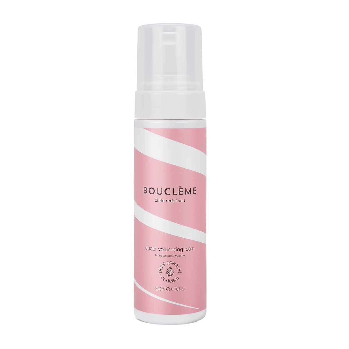 Super Volumizing Foam, la mousse coiffante par Bouclème. Capable de donner une excellente définition à vos boucles tout en procurant un bel effet volumisateur. 