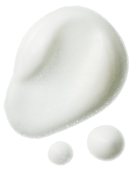 Super Volumizing Foam, la mousse coiffante par Bouclème. Capable de donner une excellente définition à vos boucles tout en procurant un bel effet volumisateur. 