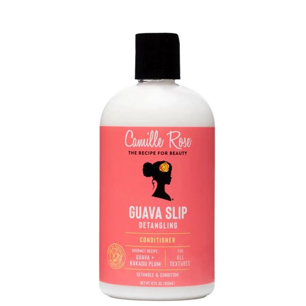 Guava Slip Conditioner de Camille Rose est un après-shampoing démêlant et fortifiant. Il offre une texture riche et à une glisse exceptionnelle.
