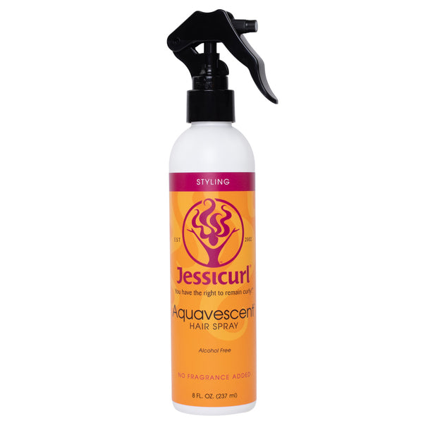 Utilisez le spray Jessicurl Aquavescent sur vos boucles stylisées afin de donner plus de fixation et de volume sans le poids supplémentaire d'un produit de coiffage.