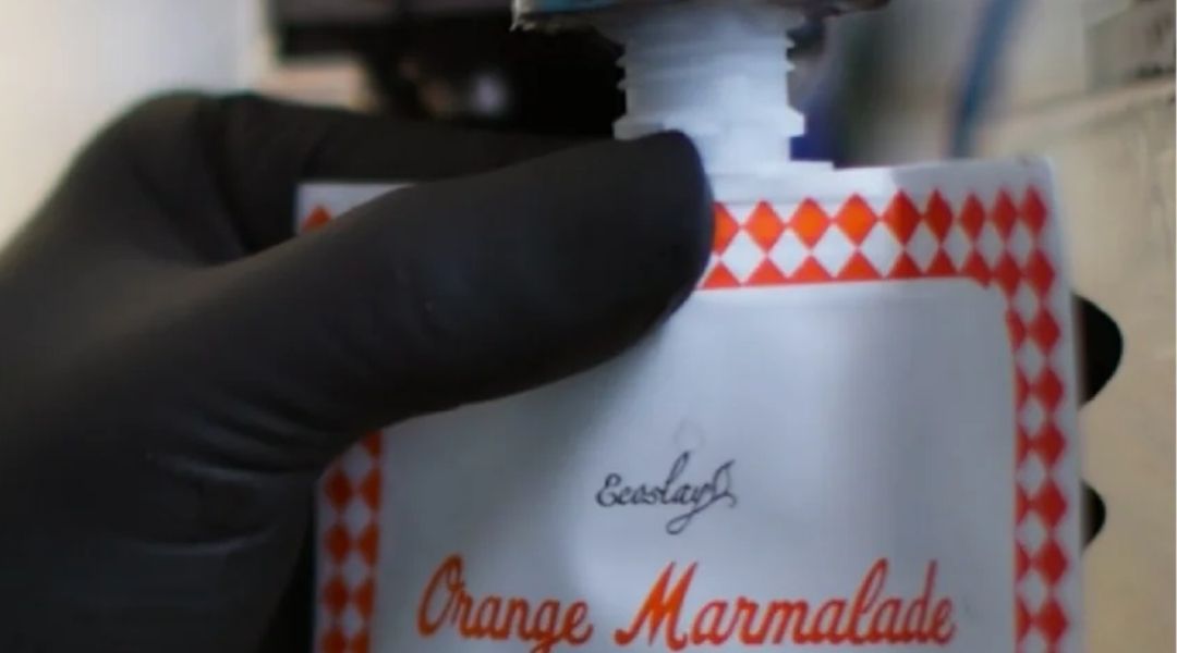 Ecoslay est une marque américaine spécialisée dans les soins pour cheveux bouclés, frisés et crépus, reconnue pour l’efficacité et la qualité de ses formules.