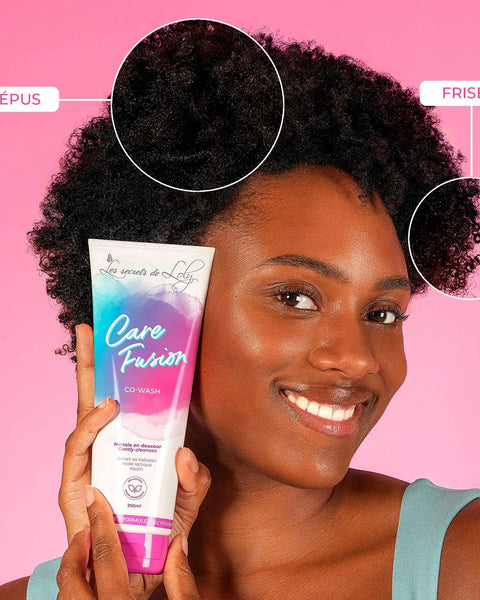 Co-wash / Crème de shampoing pour nettoyer tout en douceur les cheveux dits "texturés" (bouclés, frisés ou "crépus"). Mousse onctueuse pour cheveux et cuir chevelu.