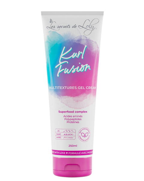 Les Secrets de Loly Kurl Fusion fait des miracles sur cheveux "multitexturés", associant l'hydratation d'une gelée, la nutrition d'un lait et la définition d'un gel.