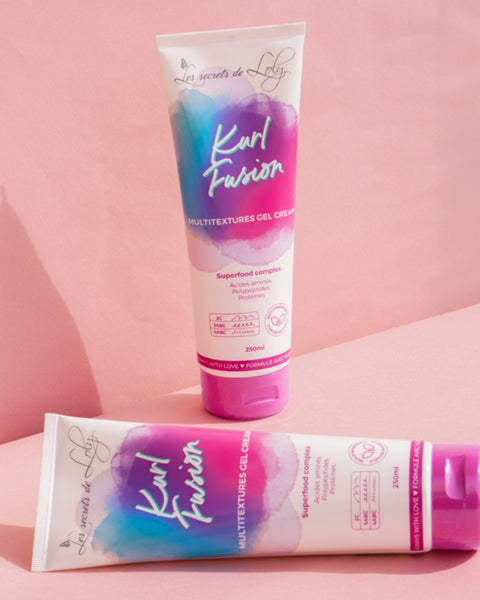 Les Secrets de Loly Kurl Fusion fait des miracles sur cheveux "multitexturés", associant l'hydratation d'une gelée, la nutrition d'un lait et la définition d'un gel.