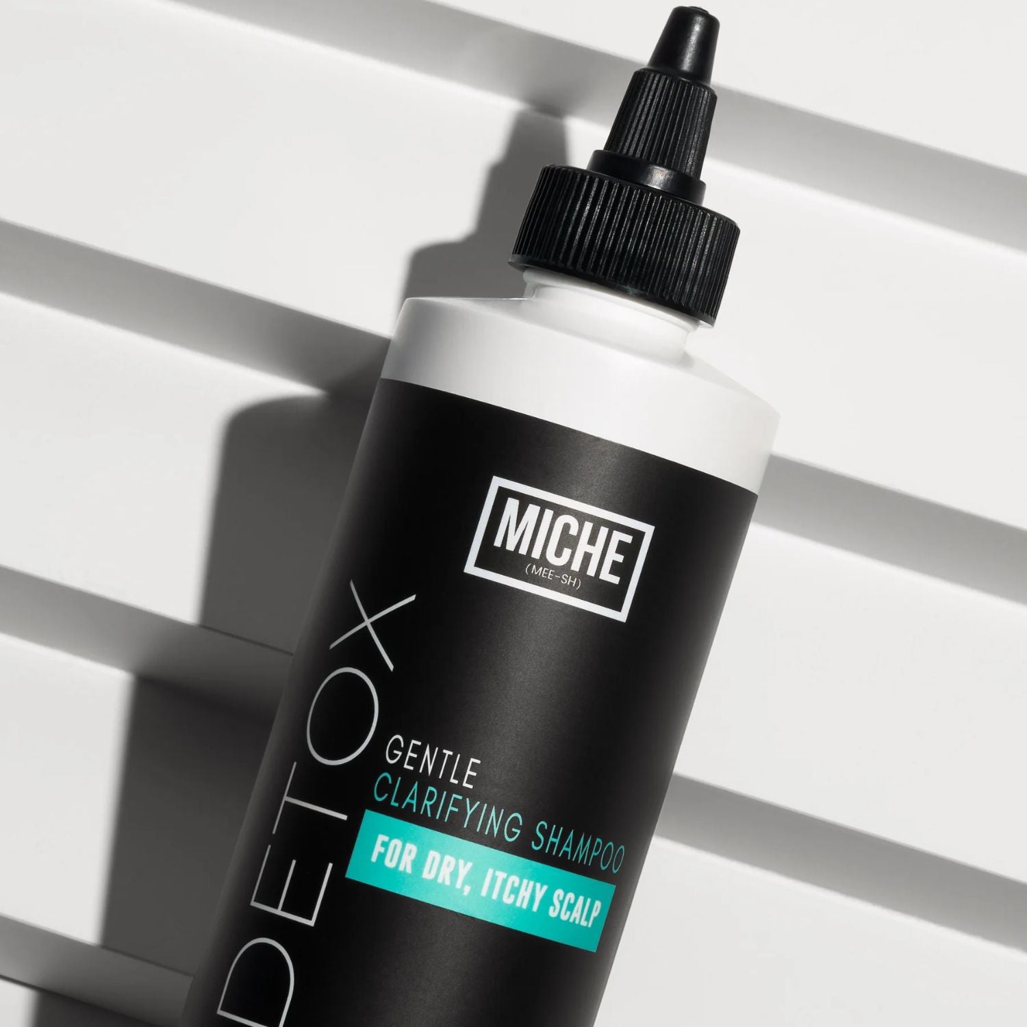 Shampoing clarifiant doux Miche Beauty : nettoie en profondeur, élimine impuretés, résidus et minéraux. Boucles légères, brillantes et saines.