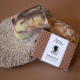 Très pratique et écologique, le savon pour cheveux Amour de Tortilles de Noire Ô Naturel est un shampoing saponifié à froid à base d'ingrédients naturels et bio. 