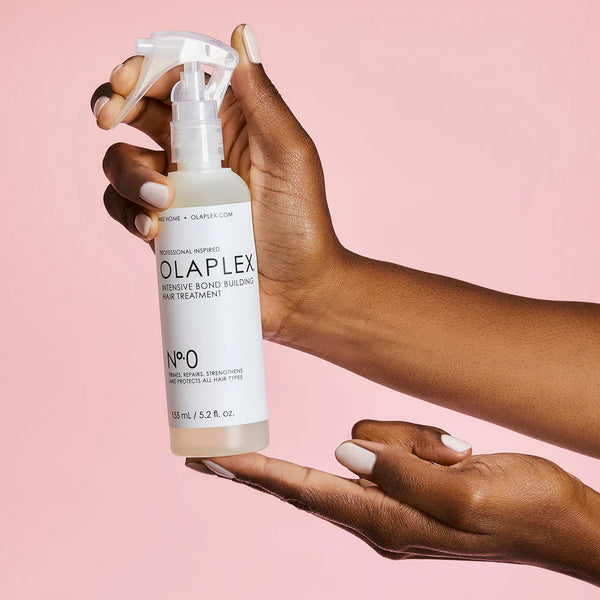 Olaplex n°0 agit en synergie avec le célèbre Olaplex nº3 Hair Perfector, amplifiant son efficacité pour des cheveux visiblement plus forts, réparés et protégés.