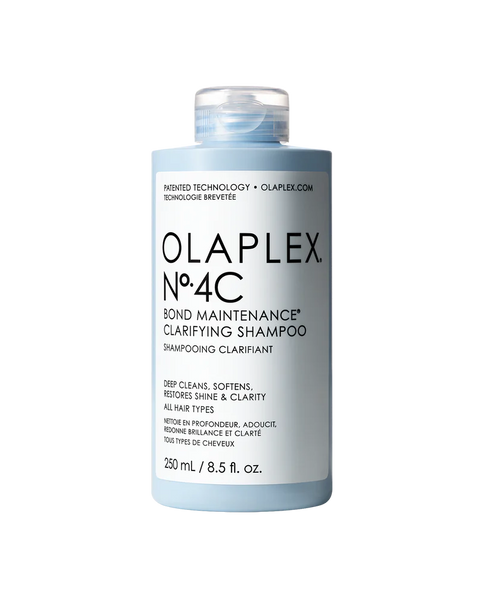 Le shampoing clarifiant Olaplex purifie les cheveux, optimise leur éclat naturel & les prépare efficacement à recevoir les bienfaits de votre routine capillaire