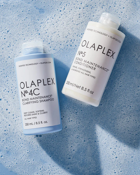 Le shampoing clarifiant Olaplex purifie les cheveux, optimise leur éclat naturel & les prépare efficacement à recevoir les bienfaits de votre routine capillaire