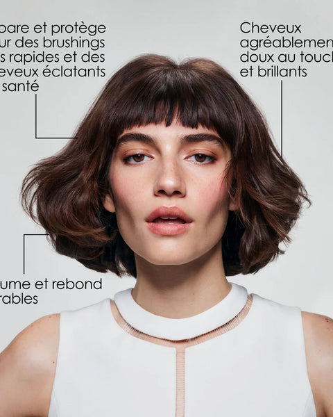 Cette brume légère répare & protège les cheveux tout en facilitant le brushing. Offre un volume modulable, un rebond naturel et une protection contre la chaleur
