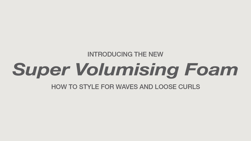 Super Volumizing Foam, la mousse coiffante par Bouclème. Capable de donner une excellente définition à vos boucles tout en procurant un bel effet volumisateur. 