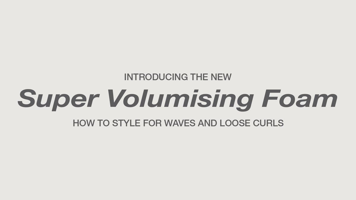 Super Volumizing Foam, la mousse coiffante par Bouclème. Capable de donner une excellente définition à vos boucles tout en procurant un bel effet volumisateur. 
