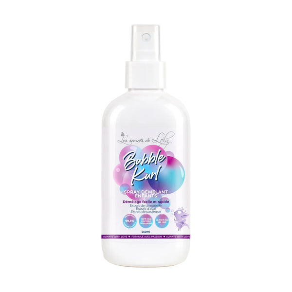 Spray démêlant sans rinçage pour enfants. Hydrate, démêle et rafraîchit les boucles sans alourdir. Dès 18 mois, sans alcool ni parfum synthétique.