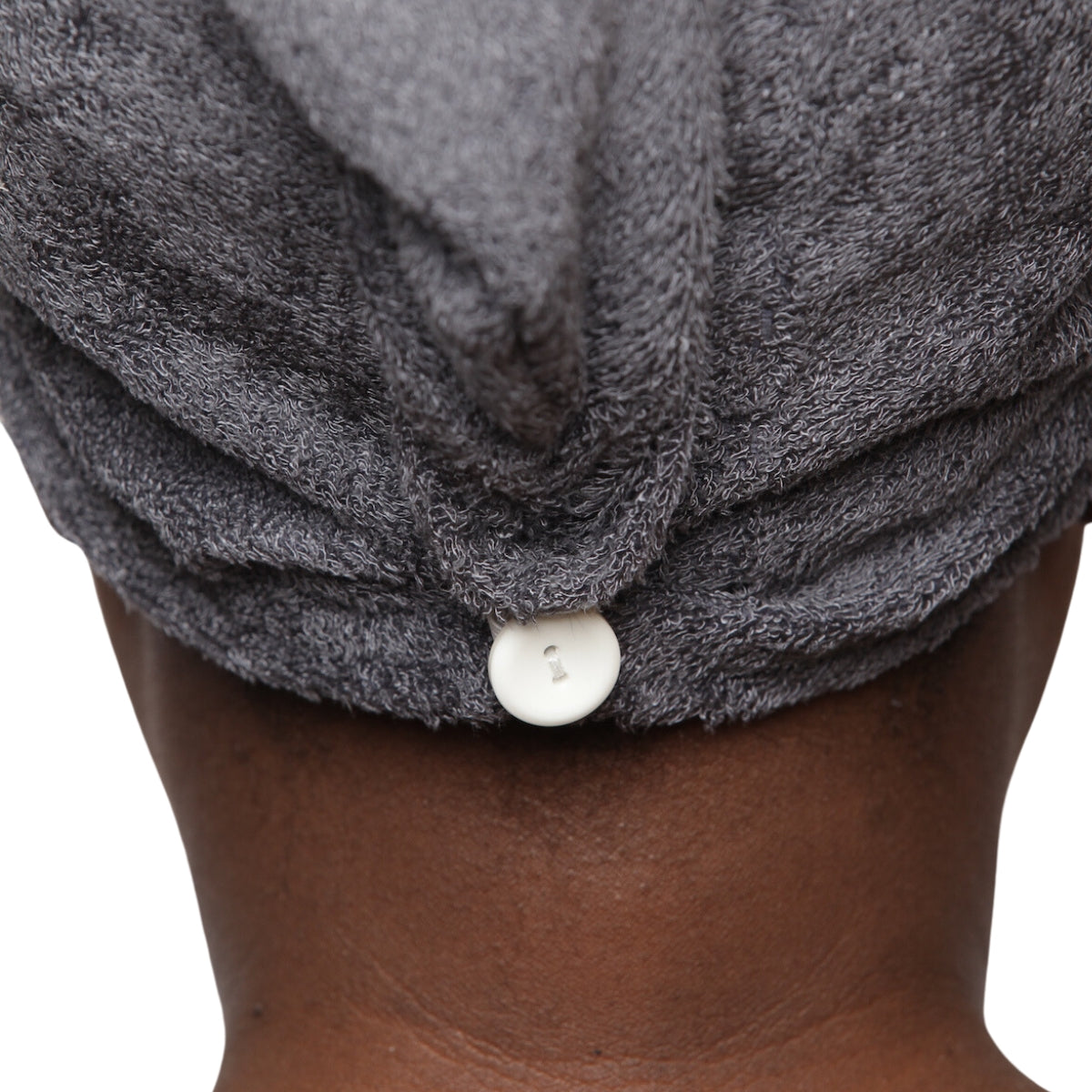 La serviette micro-fibres, un indispensable de votre routine capillaire pour sécher en douceur vos cheveux bouclés/crépus. Fabriquée à la main. Coton bio OEKO-TEX.
