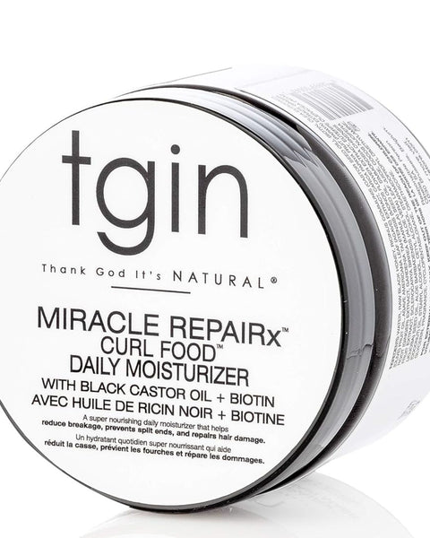 Le Curl Food de TGIN permet de nourrir, hydrater et fortifier la fibre capillaire. Il vous offre des boucles définies, souples / légères et il maîtrise les frisottis
