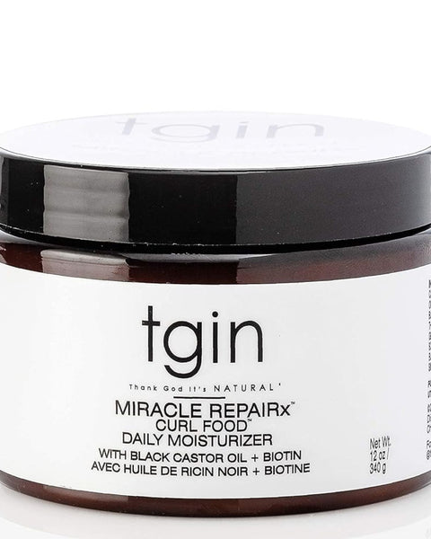 Le Curl Food de TGIN permet de nourrir, hydrater et fortifier la fibre capillaire. Il vous offre des boucles définies, souples / légères et il maîtrise les frisottis