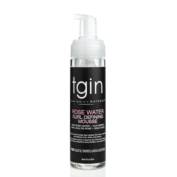 La TGIN Rose Water Curl Defining Mousse est une mousse coiffante légère, spécialement formulée pour définir les boucles tout en contrôlant les frisottis.