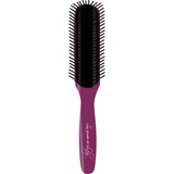 Brosse unique, munie de dents ultra-souples et d’un coussin moelleux pour un démêlage tout en douceur, en 5 minutes. Grâce à la brosse démêlante des Secrets de Loly, vos boucles sont définies et sans noeuds.