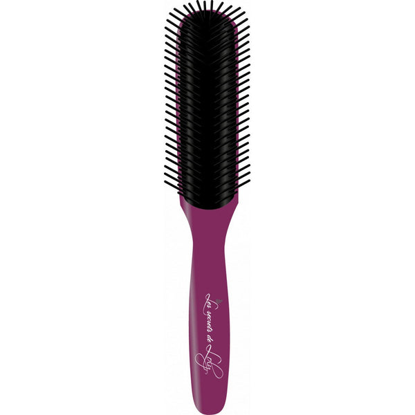Brosse unique, munie de dents ultra-souples et d’un coussin moelleux pour un démêlage tout en douceur, en 5 minutes. Grâce à la brosse démêlante des Secrets de Loly, vos boucles sont définies et sans noeuds.