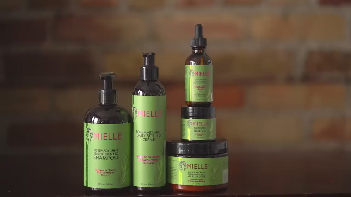 Le Scalp & Hair Strengthening Oil de Mielle Organics est excellent pour la pousse de vos cheveux et pour vos bains d'huiles. Il apaise également le cuir chevelu.