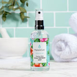 Le Coconut Mint Scalp Refresh Mist de Flora & Curl apaise votre cuir chevelu en un seul psiiit. Elle sera idéale pour les cuirs chevelus secs, squameux ou irrités.