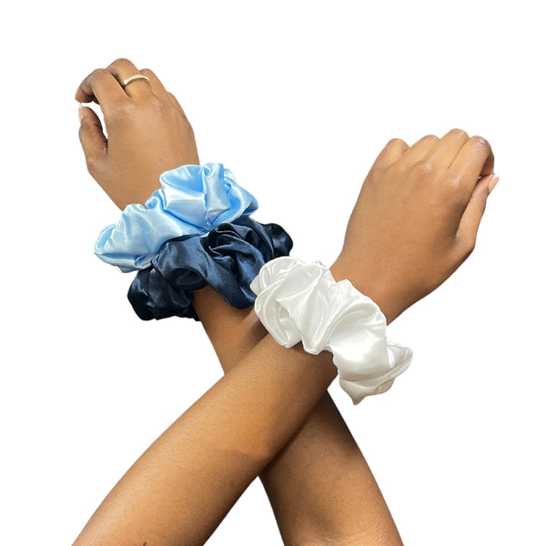 Pour vous permettre de vous coiffer facilement les cheveux tout en profitant de la douceur du satin, Colorful Black vous propose ce lot de 3 Chouchous / Scrunchies.