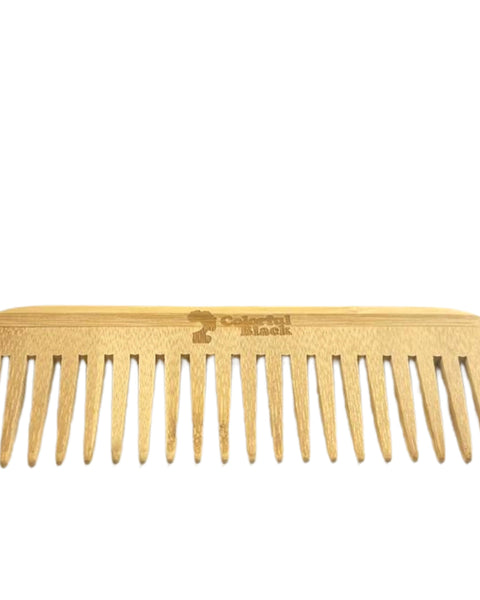 Notre Peigne à Dents Larges démêle en douceur tous les types de cheveux. Fabriqué en bois de bambou, très joli et résistant, y compris dans les pièces humides !