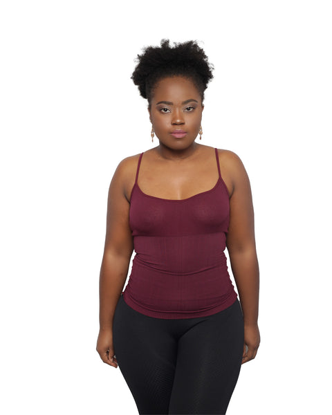 Optez pour le top gainant avec fines bretelles de Colorful Black pour une apparence lisse et sans plis. Il raffermit la zone de votre ventre.