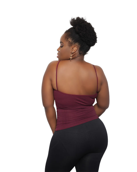 Optez pour le top gainant avec fines bretelles de Colorful Black pour une apparence lisse et sans plis. Il raffermit la zone de votre ventre.