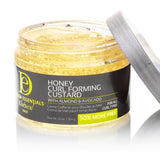 La célèbre gelée coiffante Honey Custard Curl Forming Gel de Design Essentials. Ce coiffant définit, forme et allonge les boucles de façon durable et sans résidus.