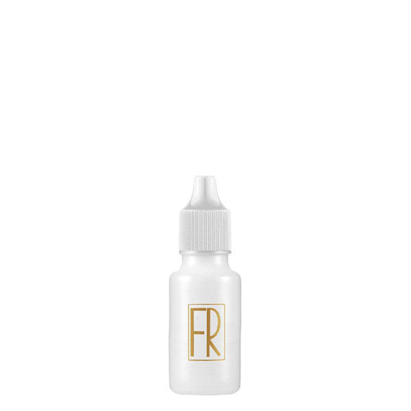 Avec le Eyeliner Sealer de Flori Roberts, faites de votre ombre à paupières votre eye-liner préféré ! Une goutte suffit pour sceller et vous offrir un look parfait.