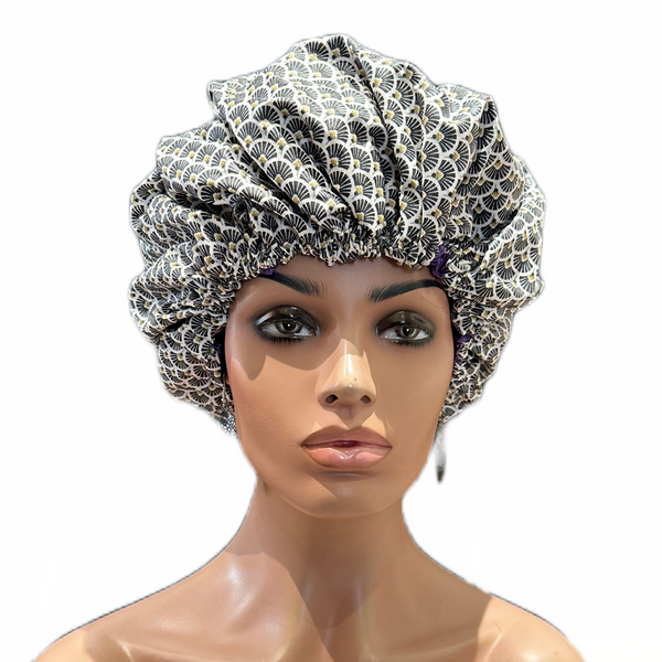 Le Bonnet de Nuit et de Douche Colorful Black est en Satin à l'intérieur (pour ne pas dessécher vos cheveux) et en coton imperméabilisé à l'extérieur. Fabriqué main.